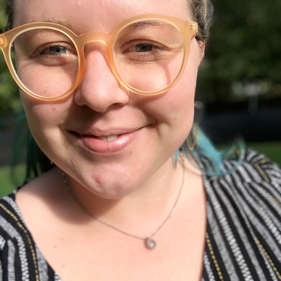 Meet your Posher, Lacey - Picture 2 of 6